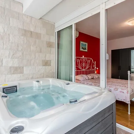 Antonija With Jacuzzi דירה *