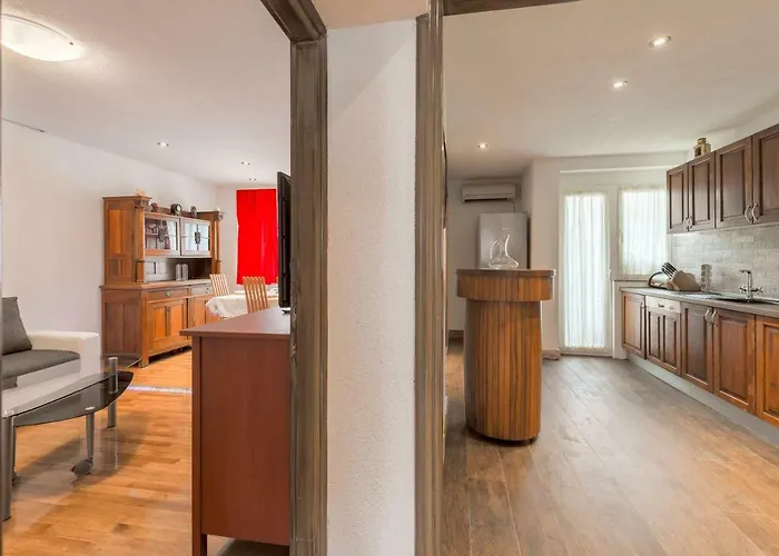 Antonija With Jacuzzi Apartamento *