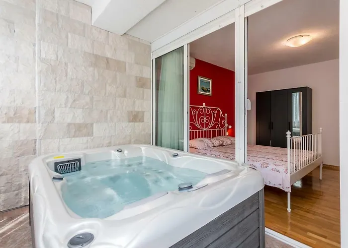 Antonija With Jacuzzi Apartamento *